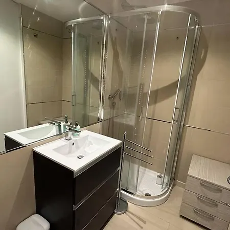 Withparking & Self Checkin דירה *